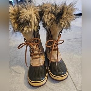 SOREL JOAN OF ARCTIC Women's Waterproof Boot. EUC